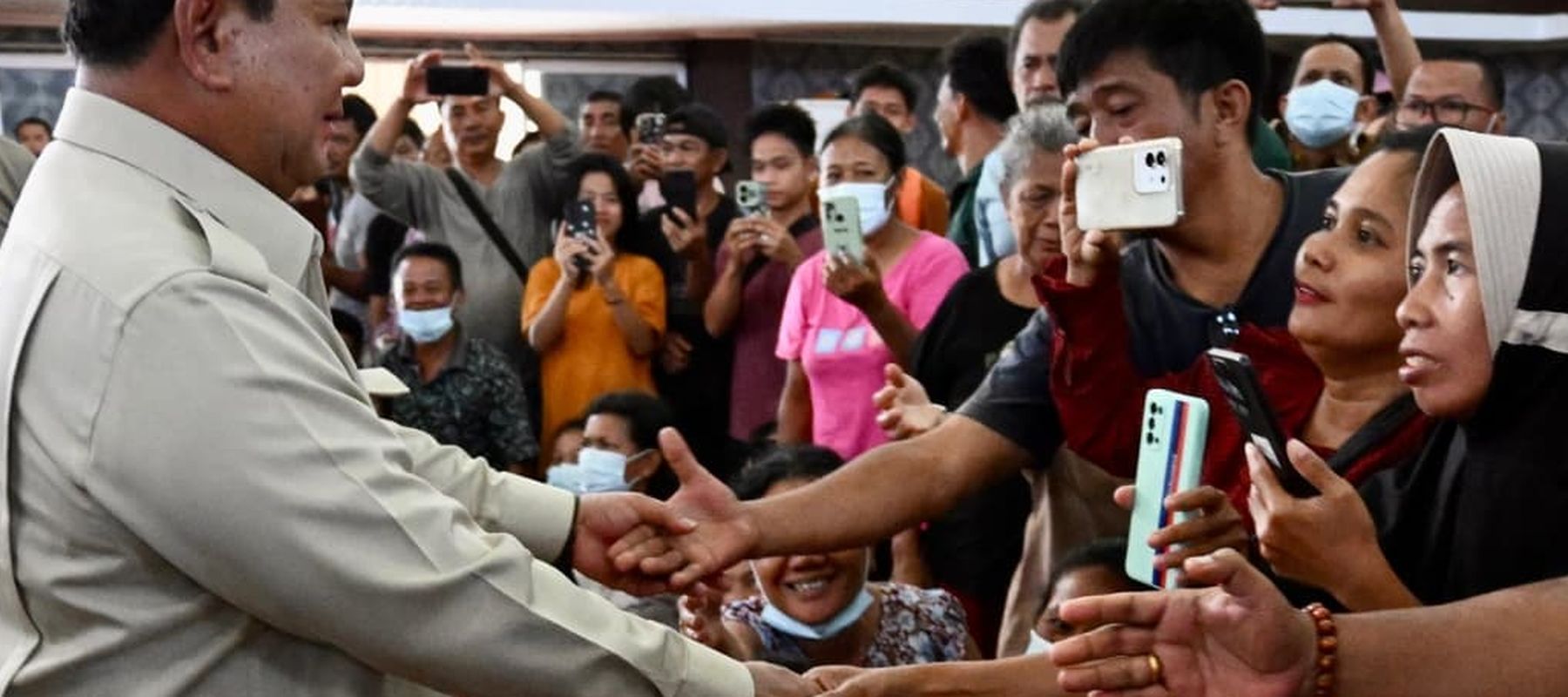 Presiden Prabowo tinjau ke pengungsi korban bencana di Sumatera