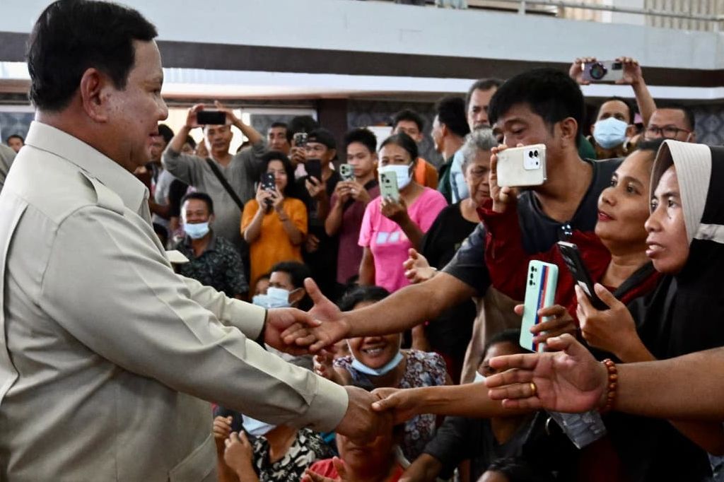 Presiden Prabowo tinjau ke pengungsi korban bencana di Sumatera <b>(Dokumentasi Media Kepresidenan)</b>