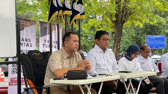 Menteri Transmigrasi Iftitah Sulaiman Suryanagara