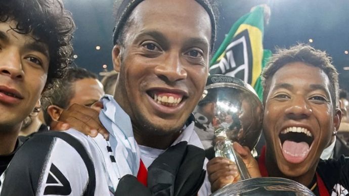 Legenda hidup timnas Brasil, Ronaldinho