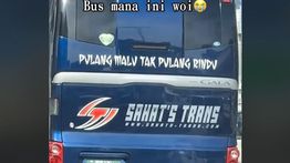 Viral Bus Bertuliskan ‘Pulang Malu Tak Pulang Rindu’ Berkeliaran di Jepang