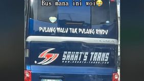Sebuah bus di Jepang menarik perhatian media sosial karena memuat kata-kata berbahasa Indonesia yang mirip dengan tulisan yang biasanya ditemui di belakang truk-truk di Indonesia.