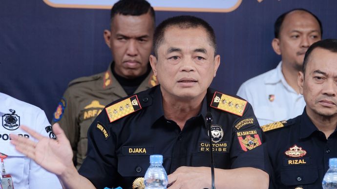 Direktur Jenderal Bea dan Cukai, Letjen TNI (Purn) Djaka Budhi Utama