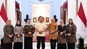 Presiden Prabowo Subianto menerima audiensi Ketua Umum Pimpinan Pusat (PP) Muslimat Nahdlatul Ulama (NU), Khofifah Indar Parawansa, bersama jajaran pengurus Muslimat NU di Istana Merdeka, Jakarta, pada Selasa, 14 Januari 2025. 