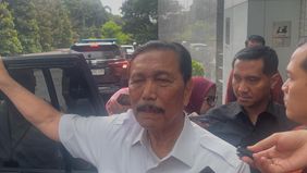 Ketua Dewan Ekonomi Nasional (DEN) Luhut Binsar Pandjaitan membagikan momen saat mengadakan pertemuan dengan Menteri Bappenas Rachmat Pambudy dan Kepala Badan Gizi Nasional Dadan Hindayana.