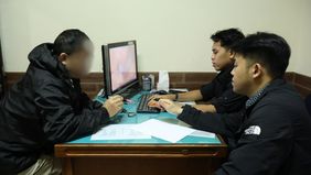 Direktorat Jenderal Imigrasi berhasil mengamankan XP, seorang warga negara asing asal Republik Rakyat Tiongkok (RRT) yang tidak memiliki izin tinggal dan merupakan orang yang paling dicari oleh Pemerintah RRT pada Kamis, 10 Juli 2025 dini hari di wil