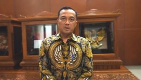 Menteri Sekretaris Negara sekaligus juru bicara Presiden, Prasetyo Hadi, memberikan keterangan terkait pemadaman listrik yang melanda Pulau Bali pada Jumat, 2 Mei 2025 sore.