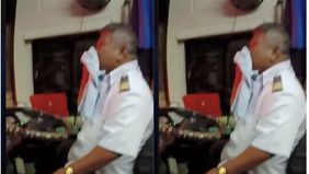 Sebuah video viral menunjukkan seorang sopir bus menutup mulut dan hidungnya dengan handuk untuk mengatasi bau kentut dari salah satu penumpang