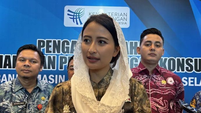 Wakil Menteri Perdagangan (Wamendag) RI Dyah Roro Esti Widya Putri memberikan keterangan usai menyerahkan penghargaan perlindungan konsumen bagi kepala daerah se-Indonesia