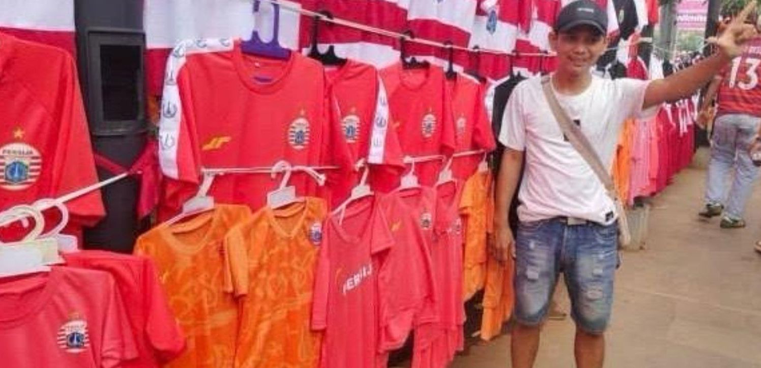 Pedagang merchandise Persija