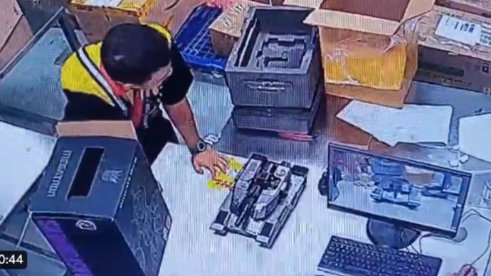 Pihak yang Buka Paket Robot Megatron Milik Youtuber 