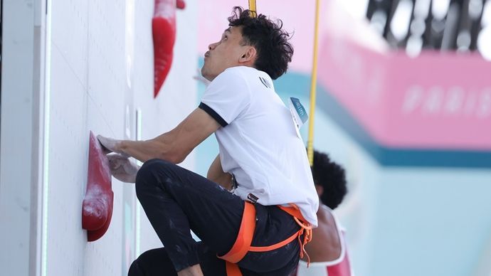 Veddriq Leonardo berhasil melaju ke perempat final speed climbing putra pada Olimpiade Paris 2024. <b>(NOC Indonesia)</b>