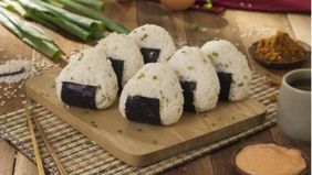 Salah satu tren terbaru di kalangan remaja perempuan Jepang adalah membuat onigiri dengan aroma ketiak mereka sendiri.