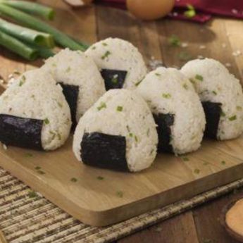 Onigiri Dibuat Pakai Ketiak Jadi Tren dan Banyak Peminat, Berani Coba?