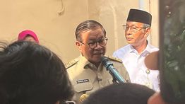 Pramono Resmikan Program Bedah Rumah di Jakarta
