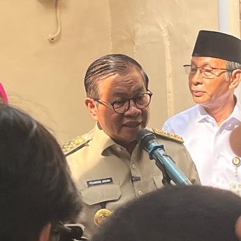 Pramono Resmikan Program Bedah Rumah di Jakarta