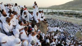 Ribuan jemaah haji dilaporkan mengalami heat stroke atau serangan panas. Hal ini disebabkan cuaca panas ekstrem di Arab Saudi.