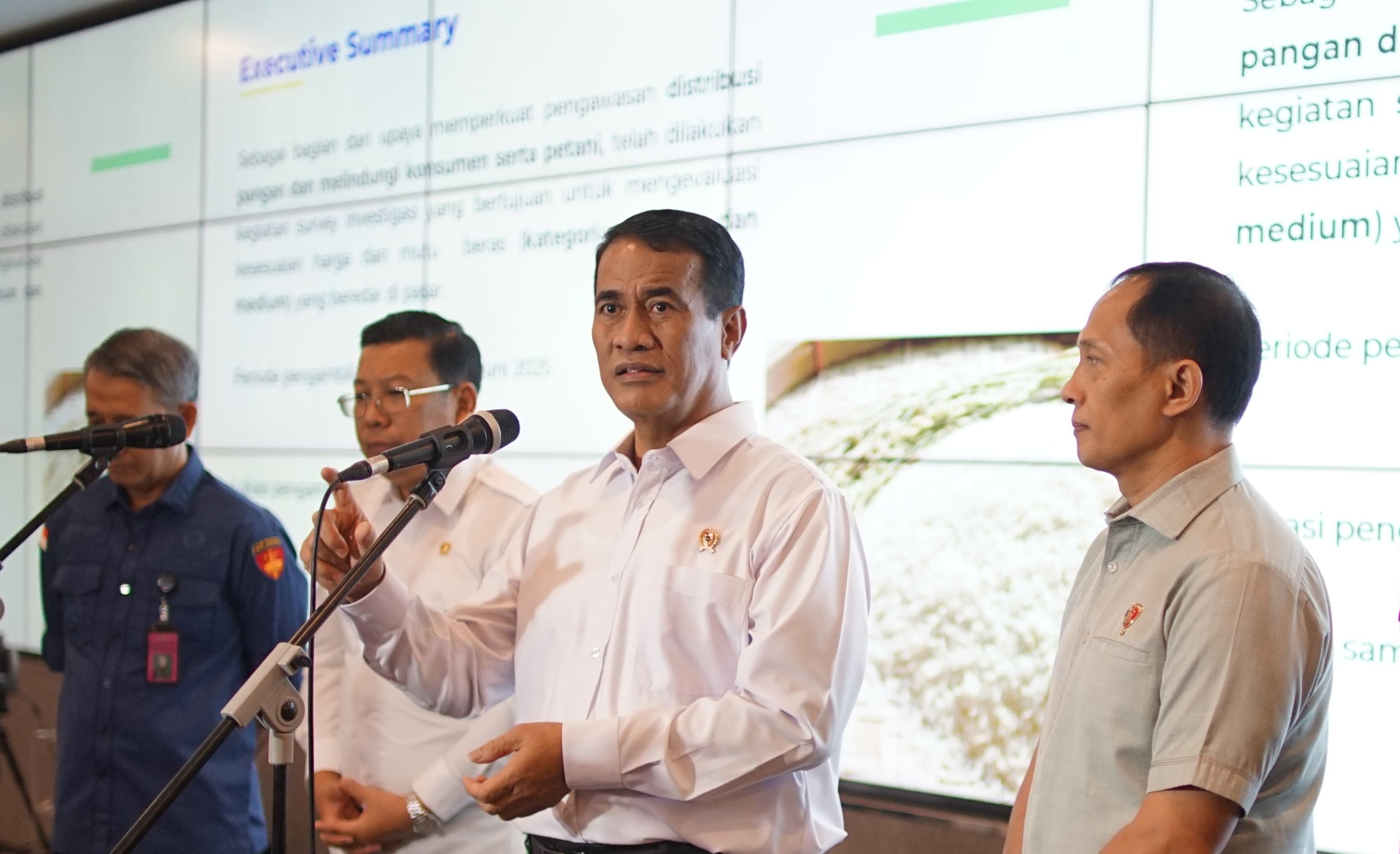 Menteri Pertanian (Mentan) Andi Amran Sulaiman buka suara terkait pihaknya bongkar praktik curang beras premium oplosan. 