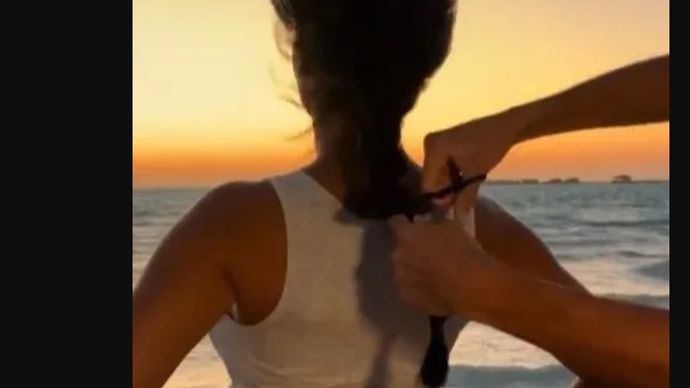 Georgina Rodriquez potong rambut di tepi pantai, ritual buang sial?