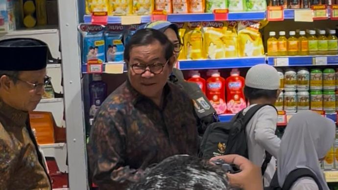 Pramono Anung ajak berbelanja anak di Program Santunan Muharam dan Belanja Bersama Anak Yatim di Gajah Mada Plaza, Jakarta Pusat, Kamis (9/7).