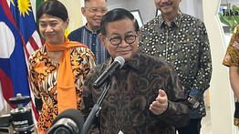 Harga Plastik Naik, Pramono: Terkadang Harus Kembali ke Cara Tradisional, Pakai Daun Pisang