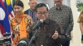 Kenaikan harga plastik di Jakarta menjadi perhatian serius Pemerintah Provinsi (Pemprov) DKI Jakarta. Gubernur DKI Jakarta, Pramono Anung mengakui lonjakan harga tersebut memang terjadi, namun bukan berasal dari kebijakan pemerintah daerah.

