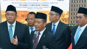 Menteri Energi dan Sumber Daya Mineral (ESDM) Bahlil Lahadalia resmi melantik Direktur Jenderal Penegakan Hukum Energi dan Sumber Daya Mineral (Dirjen Gakkum) Rilke Jeffri Huwae dan Direktur Penindakan Pidana Ditjen Gakkum Ma'mun. 
