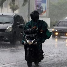BMKG Sebut Hujan Ekstrem Iringi Arus Mudik hingga H-1 Lebaran