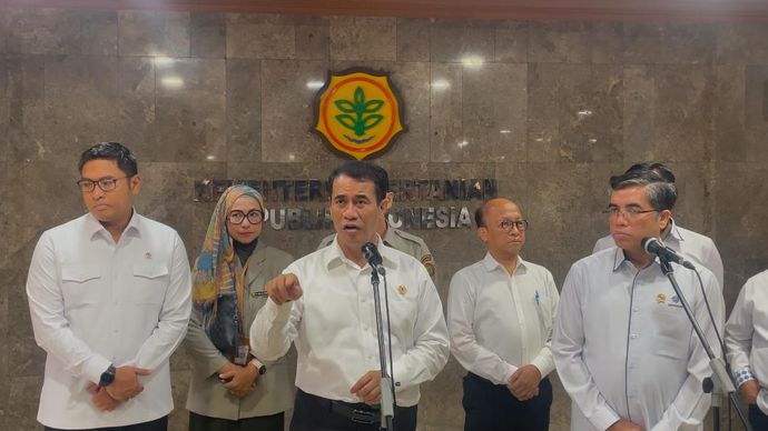 Menteri Pertanian (Mentan) Andi Amran Sulaiman dan Menteri Ketenagakerjaan (Menaker) Yassierli menandatangani Nota Kesepahaman (MoU) terkait kerja sama dalam klaster pertanian modern.