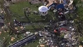 Badai ekstrem dan tornado melanda beberapa negara bagian di Amerika Serikat (AS), termasuk Texas, Arkansas, dan Oklahoma, yang mengakibatkan kematian 14 orang.