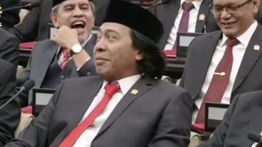 Teriakan 'Uhuy' Menggema DPR saat Wajah Komeng Disorot