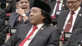 Pemilik nama lengkap Alfiansyah Bustami atau yang biasa disapa Komeng tengah menjadi perhatian publik tatkala dirinya dilantik menjadi anggota DPD di Gedung Nusantara, Selasa 1 Oktober 2024.