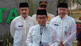 Gubernur DKI Jakarta, Pramono Anung menyatakan dukungannya terhadap langkah tegas Menteri Keuangan, Purbaya Yudhi Sadewa yang berencana mengenakan denda bagi pelaku impor pakaian bekas ilegal (thrifting) sekaligus melarang aktivitas bisnis tersebut d
