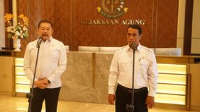 Menteri Pertanian (Mentan) Andi Amran Sulaiman bertemu dengan Jaksa Agung ST Burhanuddin di kantor Kejaksaan Agung, Jakarta selatan, pada Senin 16 Desember 2024.
