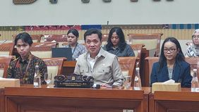 Dewan Perwakilan Rakyat (DPR) meminta aparat penegak hukum menjatuhkan hukuman berat kepada tersangka dalam kasus penembakan polisi terhadap polisi yang terjadi di Polres Solok Selatan, Sumatera Barat.