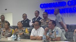 Wamen Donny Pantau Arus Libur Nataru di Command Center Km 29: Perjalanan Jauh Lebih Lancar