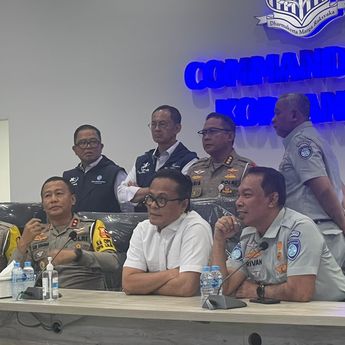 Wamen Donny Pantau Arus Libur Nataru di Command Center Km 29: Perjalanan Jauh Lebih Lancar