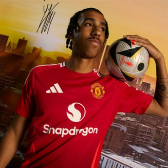 Resmi Leny Yoro Gabung Manchester United