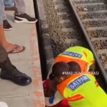 Viral Penumpang Wanita Terperosok ke Celah Peron Stasiun Kranji