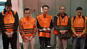 Komisi Pemberantasan Korupsi (KPK) menduga Bupati Rejang Lebong Muhammad Fikri Thobari meminta imbalan atau fee proyek sekitar 10&ndash;15 persen dari nilai pekerjaan. Permintaan tersebut diduga berkaitan dengan kebutuhan menjelang Lebaran 1447 Hijriah, te