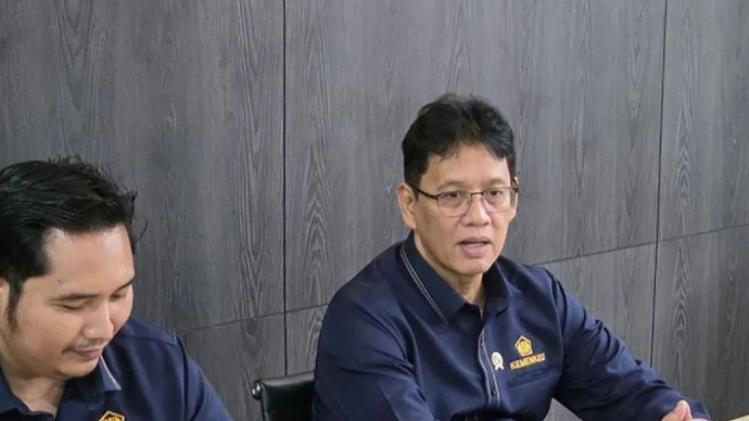 Menteri Keuangan RI Purbaya Yudhi Sadewa (kanan) di kantornya, Jakarta, Rabu (25/3/2026). ANTARA/Bayu Saputra/pri.