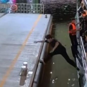 Turis Berulah, Tak Bisa Diam di Kapal Berujung Jatuh ke Sungai