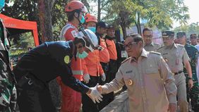 Menghadapi musim hujan 2025-2026, Gubernur DKI Jakarta Pramono Anung melakukan taktik mitigasi, menggelar apel dan simulasi kesiapsiagaan. 
