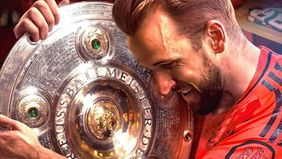 Bayern Munich memastikan gelar Bundesliga musim ini setelah Bayer Leverkusen ditahan imbang Freuburg 2-2.