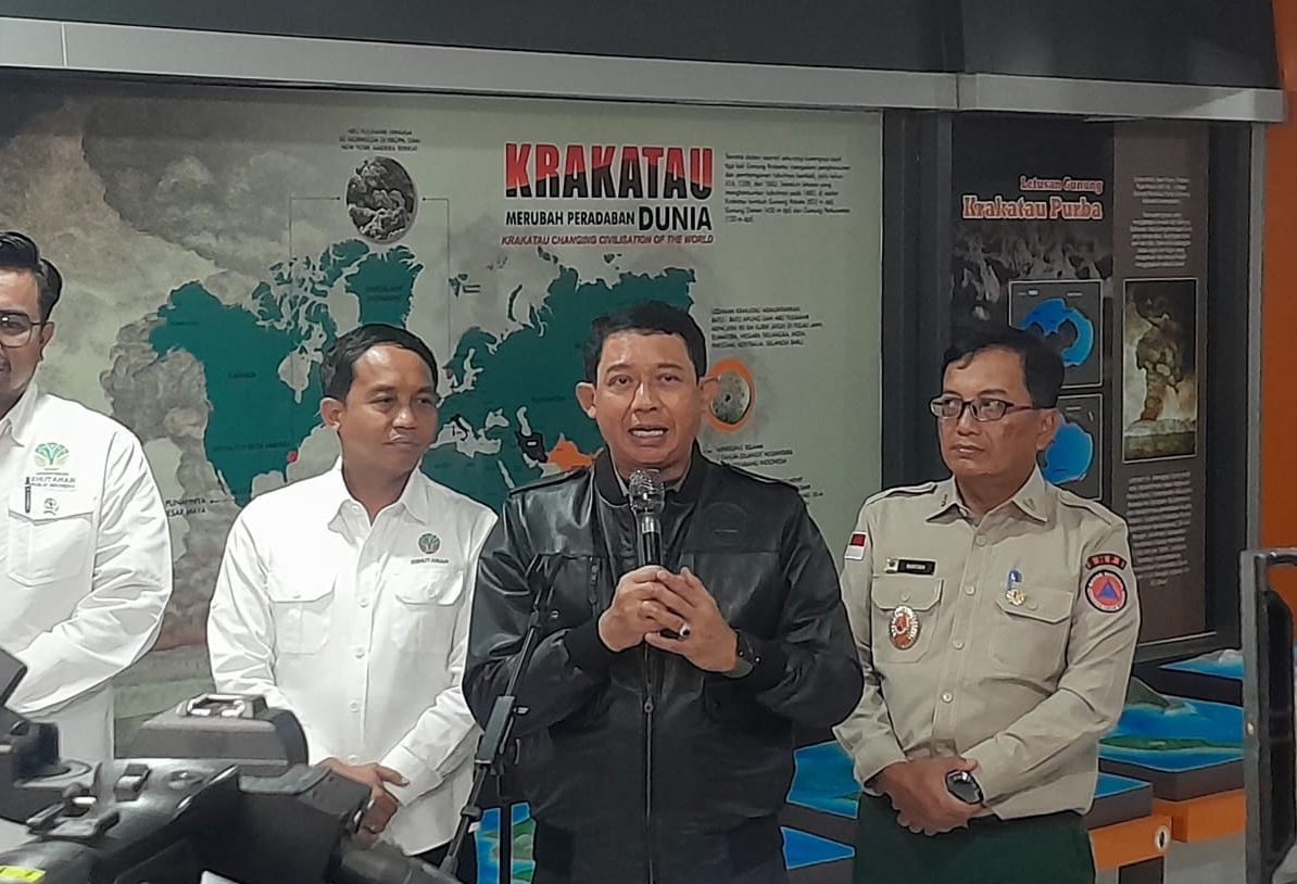 Raja Juli Antoni (kiri) dan Suharyanto <b>(NTVNews.id/ Adiansyah)</b>