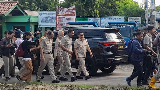 Pramono Tinjau Pengerukan Kali Irigasi di Cakung: Ini Digunakan untuk Mengatasi Banjir Sekaligus Pengairan