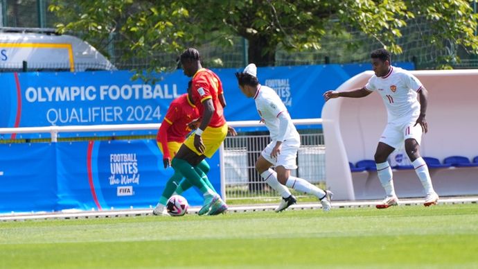 Timnas Indonesia U-23 menghadapi Guinea pada babak playoff Olimpiade Paris 2024. (dok PSSI)