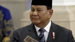 Saat Dilantik, Wakil Kepala BPKP Beri Uang Langka ke Presiden Prabowo