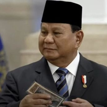 Saat Dilantik, Wakil Kepala BPKP Beri Uang Langka ke Presiden Prabowo