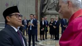 VIDEO: Cak Imin Salaman dengan Paus Leo XIV, Titip Pesan Prabowo